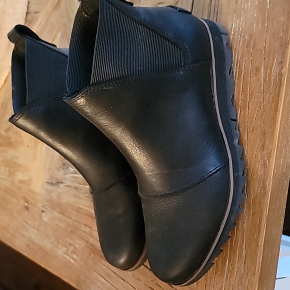 Shoes - SOREL wedge leather boots! 6